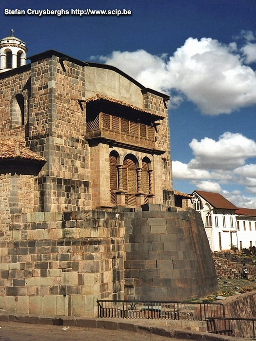 Cuzco - Santa Domingo Santa Domingo. Deze kerk met klooster werd gebouwd op de funderingen van de beroemdste plek van het incarijk, de zonnetempel of Coricancha. Stefan Cruysberghs